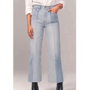 Abercrombie & Fitch Light Wash Cropped Jeans